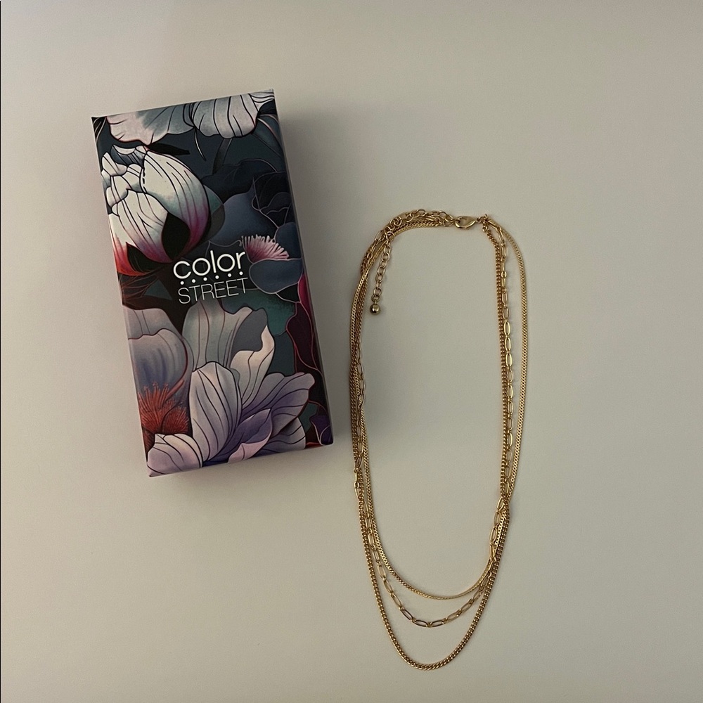 Color Street Elegant Three-Tier Mixed Link Necklace